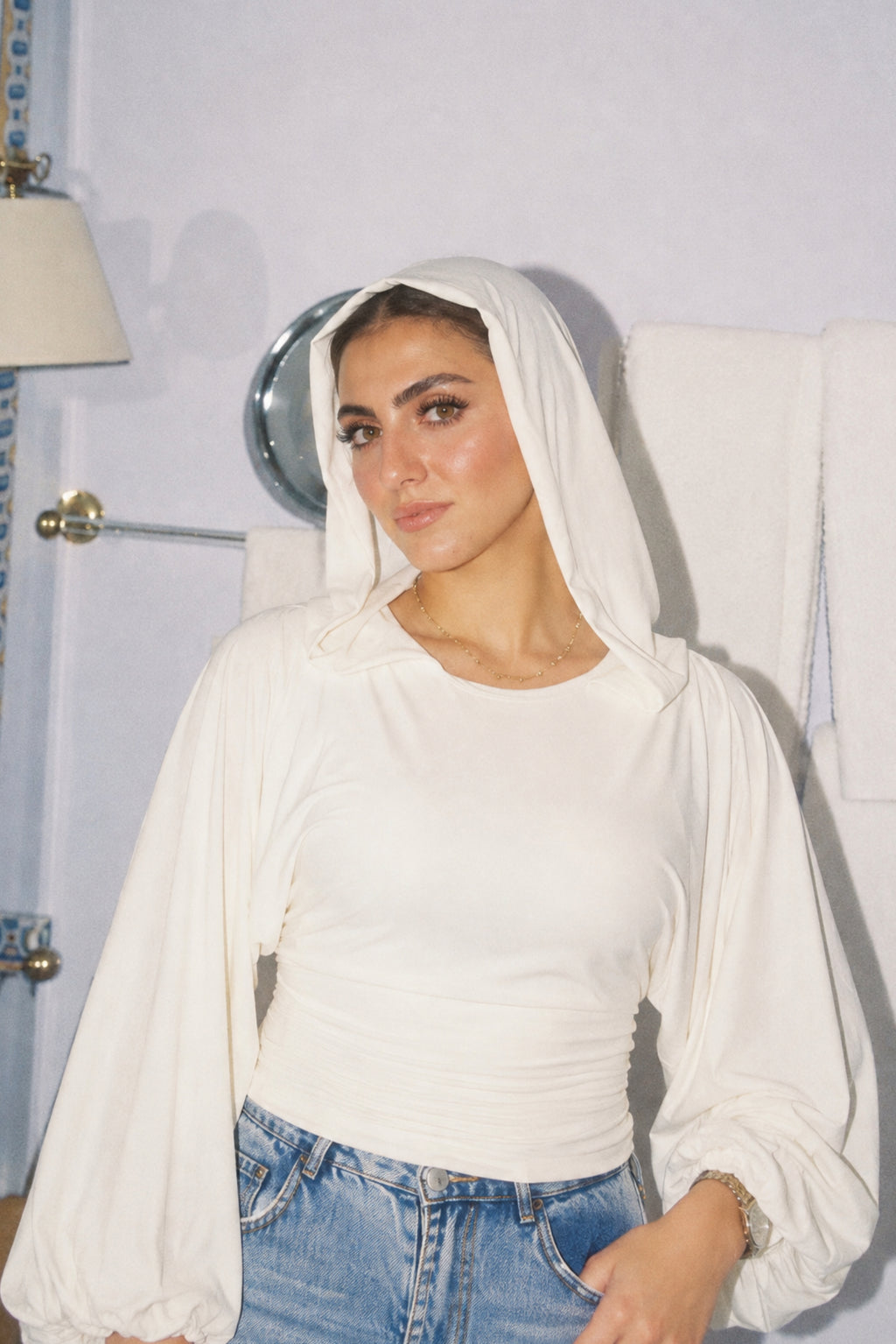DRAPE / 01
 White